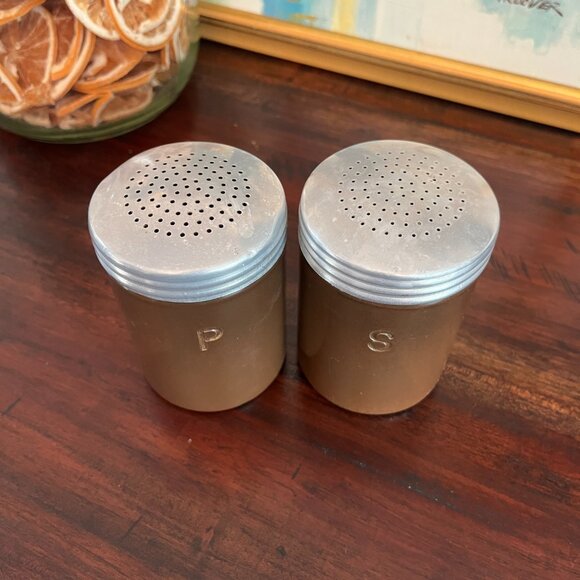 Retro Vintage Brown Salt & Pepper Shakers Cottagecore Grannycore Metal Screw Top - Picture 3 of 5